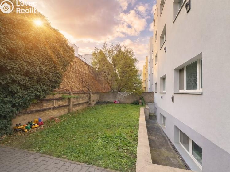 Prodej bytu 1+KK Praha, Na bitevní pláni 1131/50 č. 12