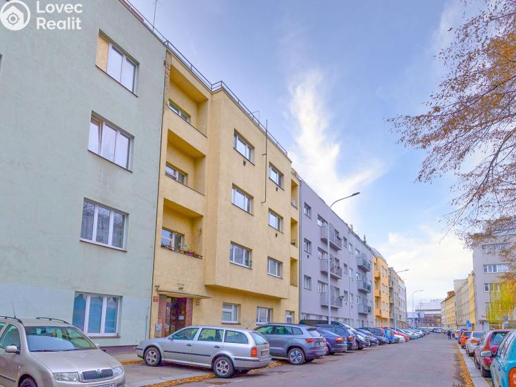 Prodej bytu 1+KK Praha, Na bitevní pláni 1131/50 č. 17