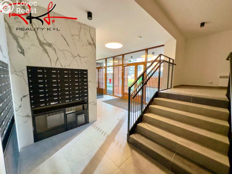 Prodej garážového stání Praha 10, Kardausova 705/6 č. 4