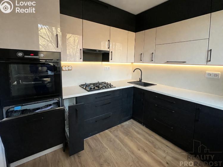 Sale apartment 4+1 Třinec, Sosnová č. 2