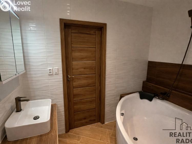 Sale apartment 4+1 Třinec, Sosnová č. 6