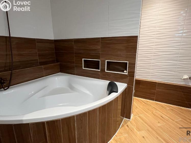 Sale apartment 4+1 Třinec, Sosnová č. 7