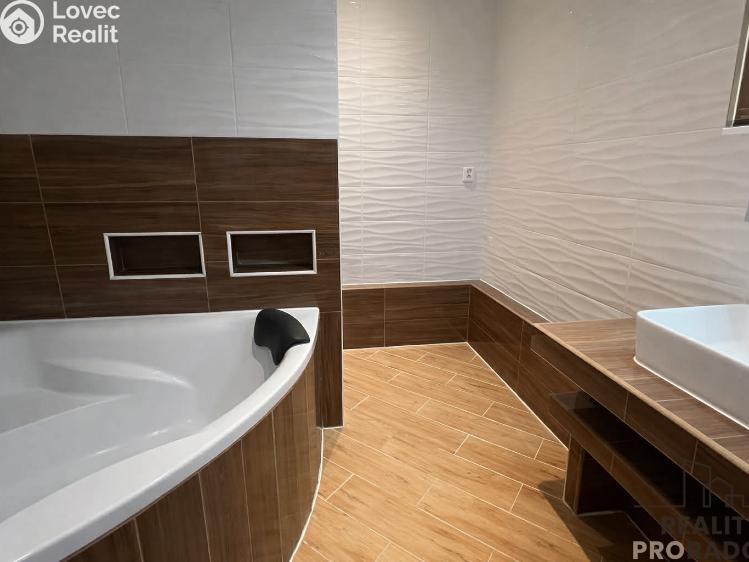 Sale apartment 4+1 Třinec, Sosnová č. 8