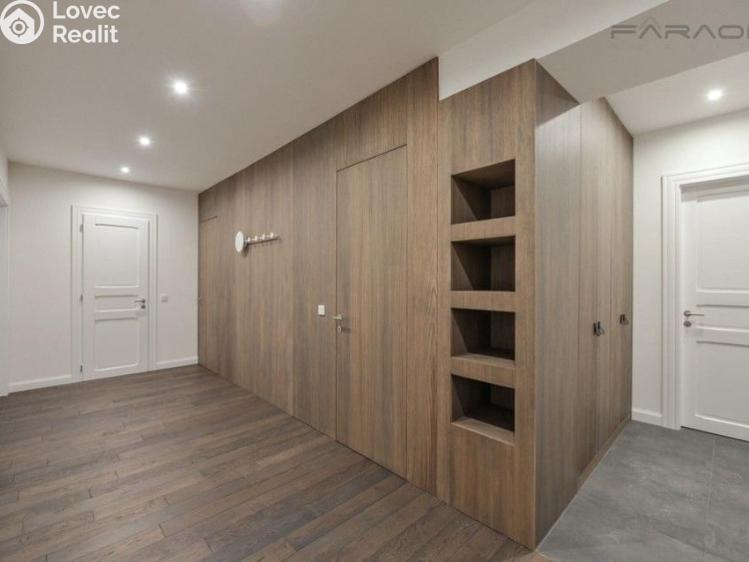 Pronájem bytu 4+KK Praha, Laubova č. 12