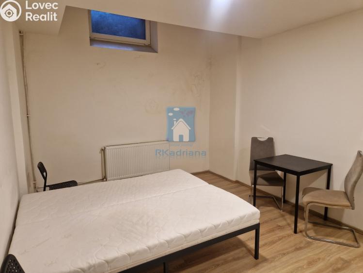 Pronájem bytu 1+KK Praha, Vrážská č. 2