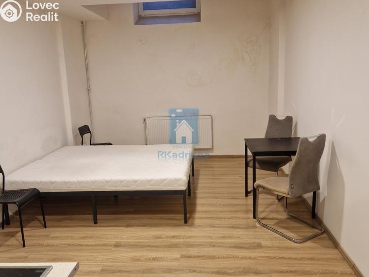 Pronájem bytu 1+KK Praha, Vrážská č. 3