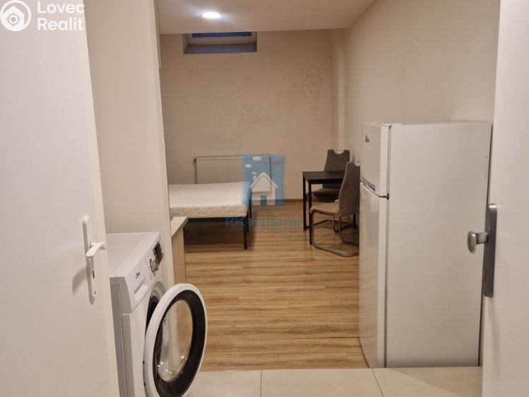 Pronájem bytu 1+KK Praha, Vrážská č. 7