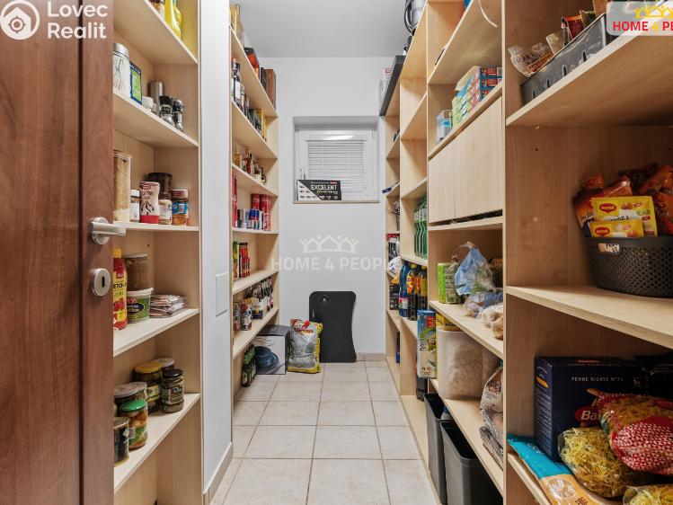 Sale family house Praha 12, Na Stráňkách č. 12