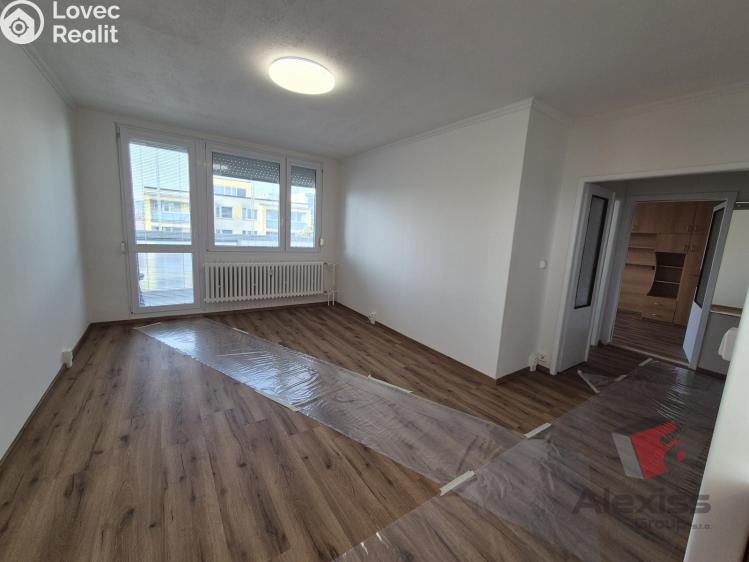 Pronájem bytu 3+1 Praha, Rašova 633/3 č. 4