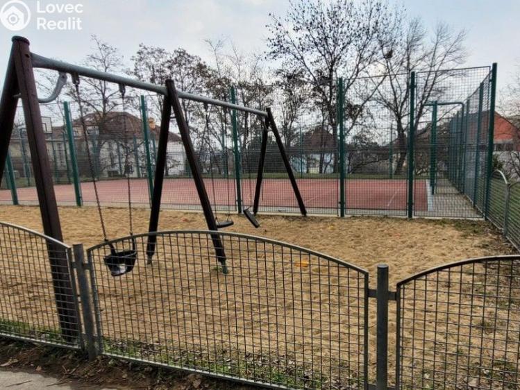 Pronájem bytu 1+KK Praha, V dolině č. 16