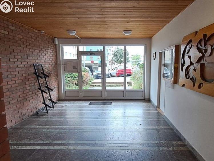 Pronájem bytu 1+KK Praha, V dolině č. 12