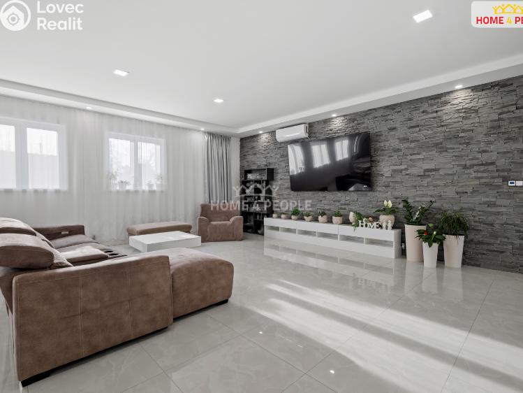 Sale commercial properties Rostoklaty č. 10