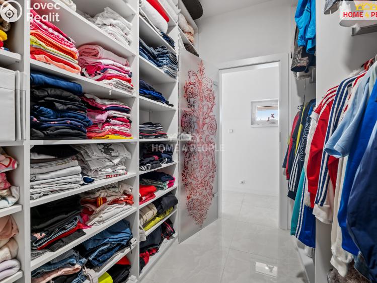 Sale commercial properties Rostoklaty č. 32