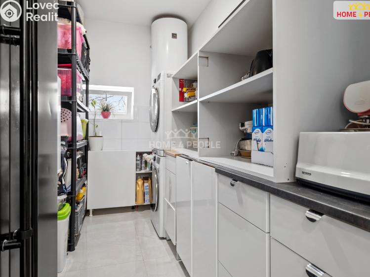 Sale commercial properties Rostoklaty č. 40