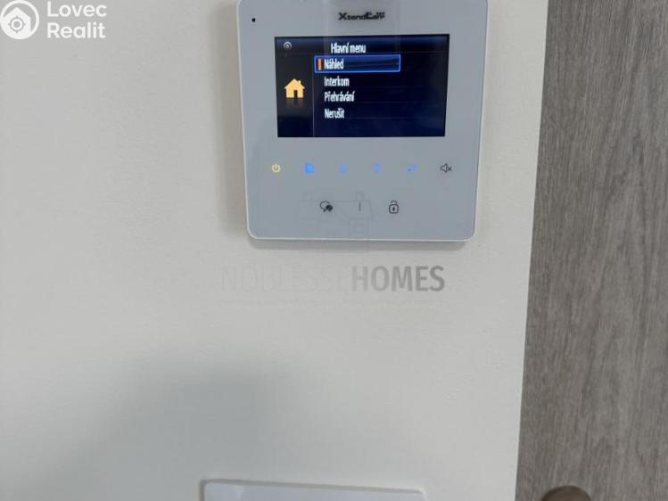 Pronájem bytu 1+KK Jenštejn, Kovářská č. 8