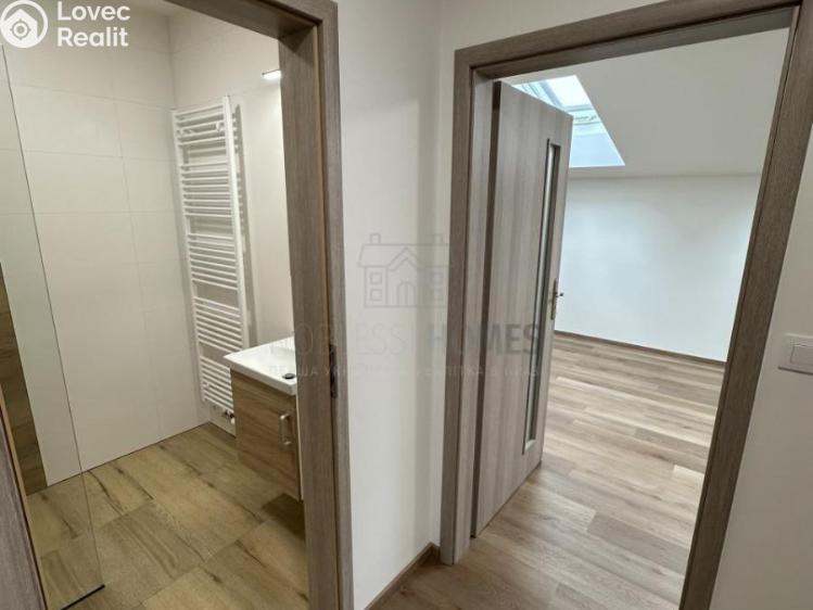 Pronájem bytu 2+KK Jenštejn, Kovářská č. 3