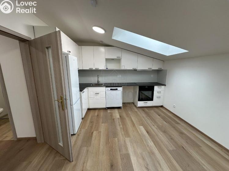 Pronájem bytu 2+KK Jenštejn, Kovářská č. 7