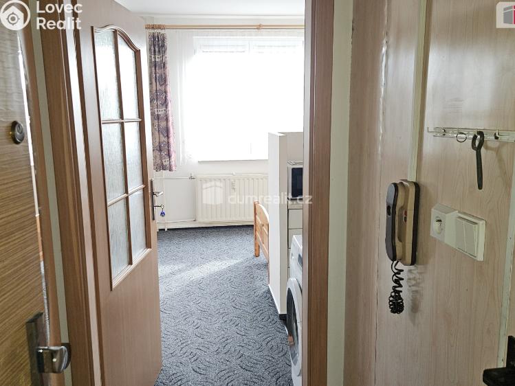 Pronájem bytu 1+KK Praha-Zličín, Nedašovská č. 9