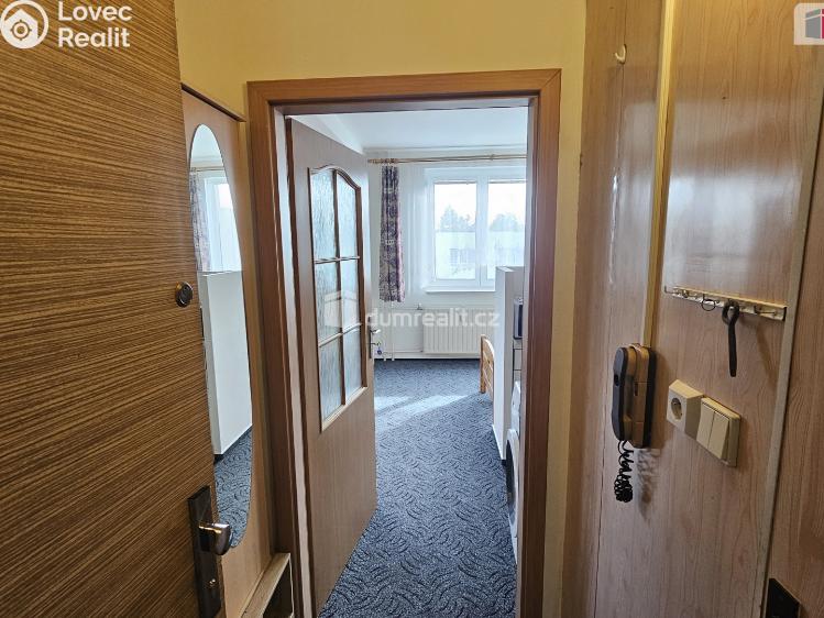 Pronájem bytu 1+KK Praha-Zličín, Nedašovská č. 10