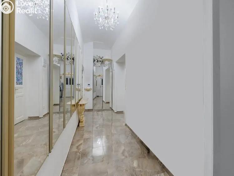 Продажа квартиры 4+KK Praha, Ovenecká 753/1 č. 8