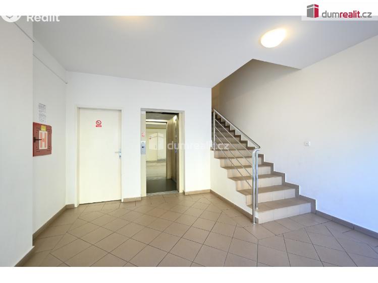 Pronájem garáže Praha 5, náměstí Josefa Machka č. 2