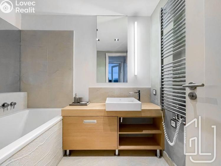 Pronájem bytu 2+KK Praha, Rohanské nábřeží č. 6