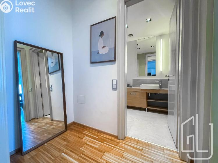 Pronájem bytu 2+KK Praha, Rohanské nábřeží č. 13