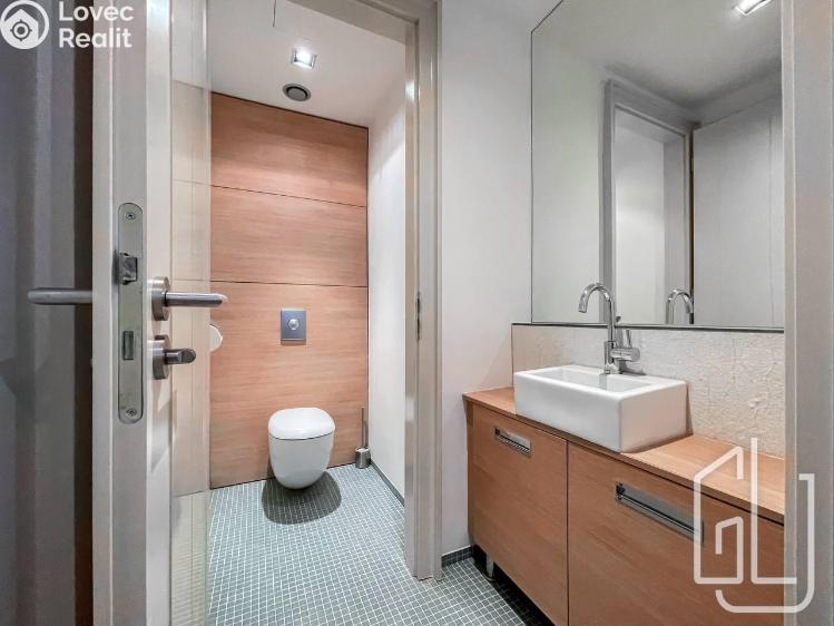 Pronájem bytu 2+KK Praha, Rohanské nábřeží č. 7