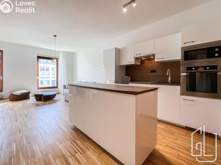 Pronájem bytu 2+KK Praha, Rohanské nábřeží č. 8