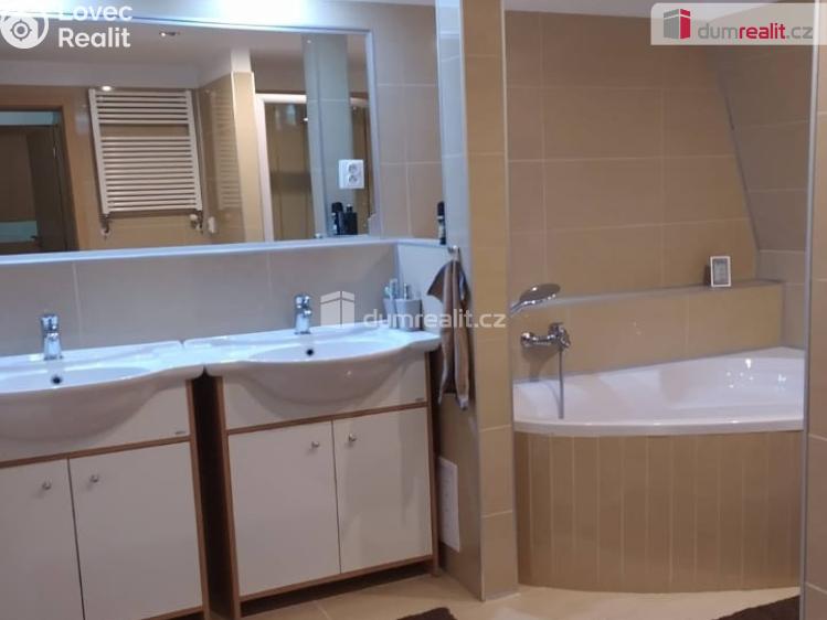 Prodej bytu 4+KK Cheb, Růžový kopeček č. 19