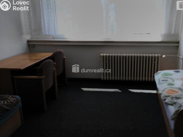 Pronájem bytu 1+KK Praha 20, Mezi úvozy č. 2