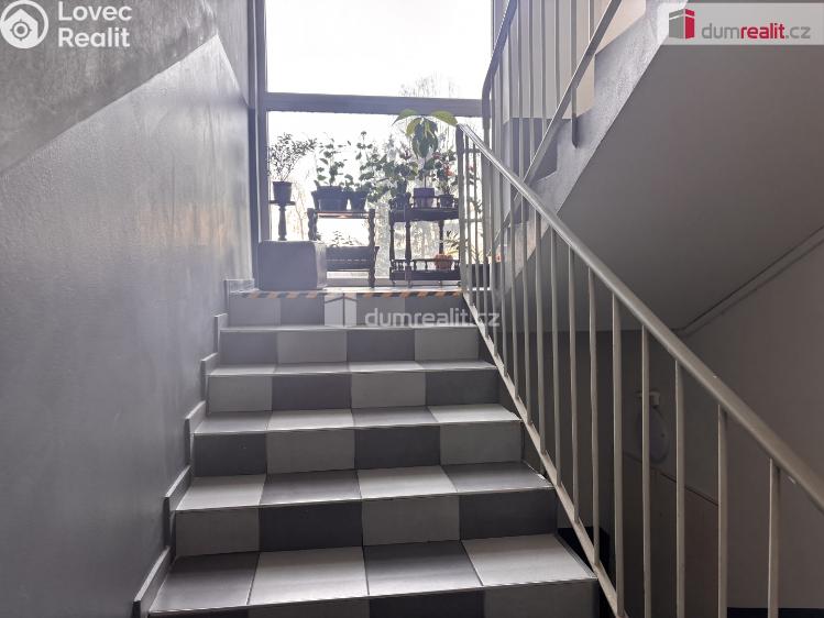 Pronájem bytu 1+KK Praha 20, Mezi úvozy č. 3