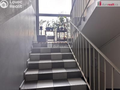 Pronájem bytu 1+KK Praha 20, Mezi úvozy č. 3