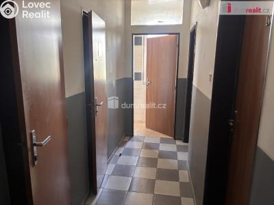 Pronájem bytu 1+KK Praha 20, Mezi úvozy č. 3