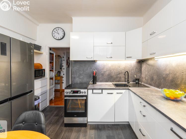 Prodej bytu 3+1 Neratovice, Dr. E. Beneše č. 7