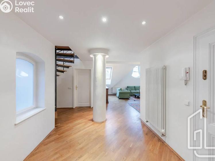 Pronájem bytu 3+1 Praha, Odborů č. 1