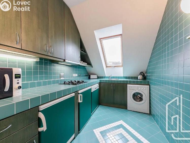 Pronájem bytu 3+1 Praha, Odborů č. 4