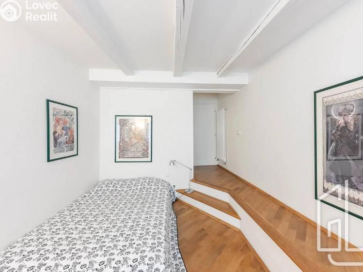 Pronájem bytu 3+1 Praha, Odborů č. 7