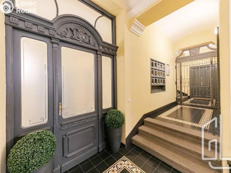 Pronájem bytu 3+1 Praha, Odborů č. 11