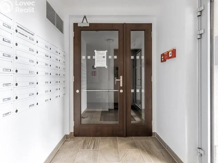 Pronájem bytu 1+KK Praha, Mantovská 697/1 č. 6