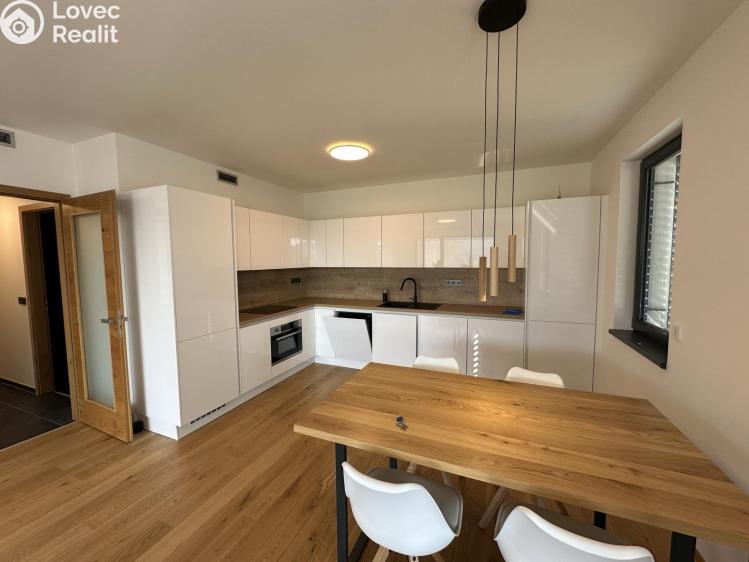 Pronájem bytu 2+KK Praha, Mezi vodami č. 15