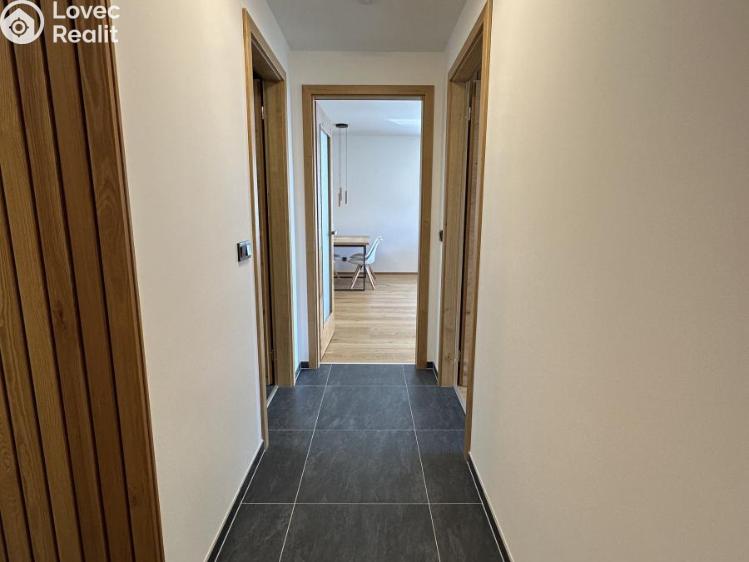 Pronájem bytu 2+KK Praha, Mezi vodami č. 12