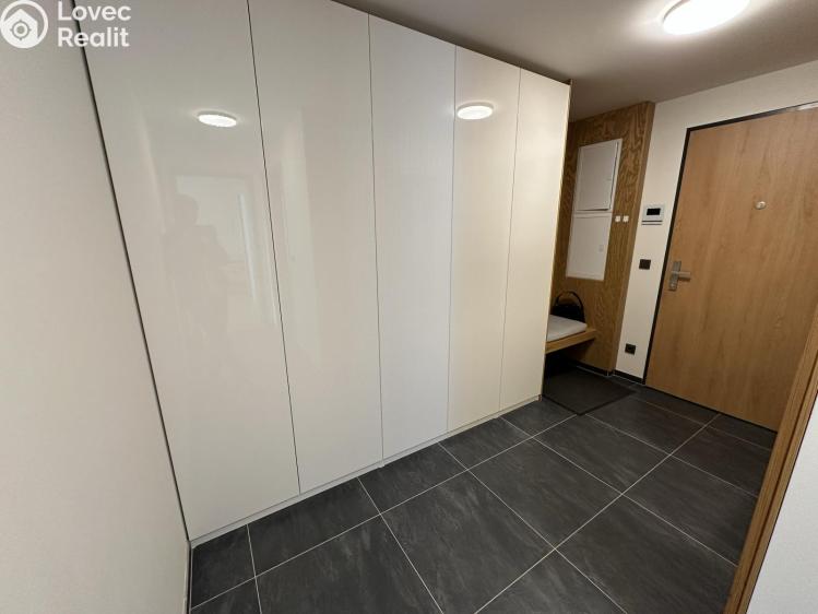 Pronájem bytu 2+KK Praha, Mezi vodami č. 13