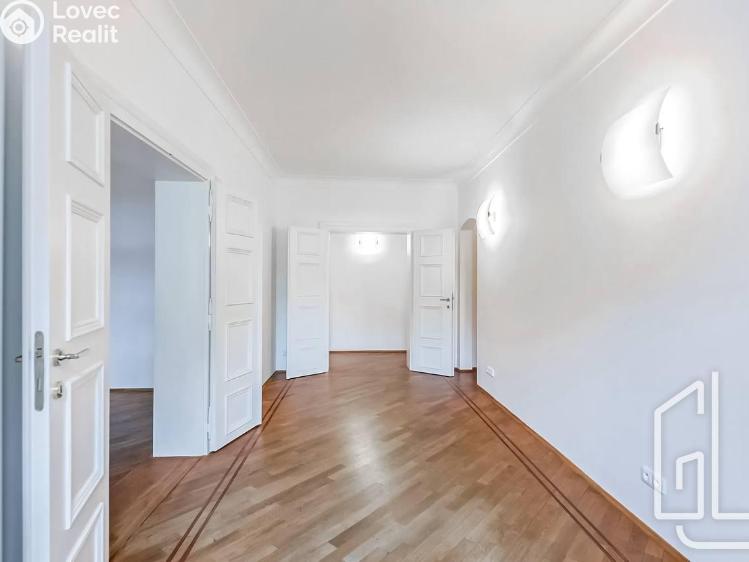 Pronájem bytu 4+1 Praha, Vlašská č. 9