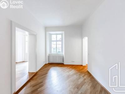 Pronájem bytu 4+1 Praha, Vlašská č. 4