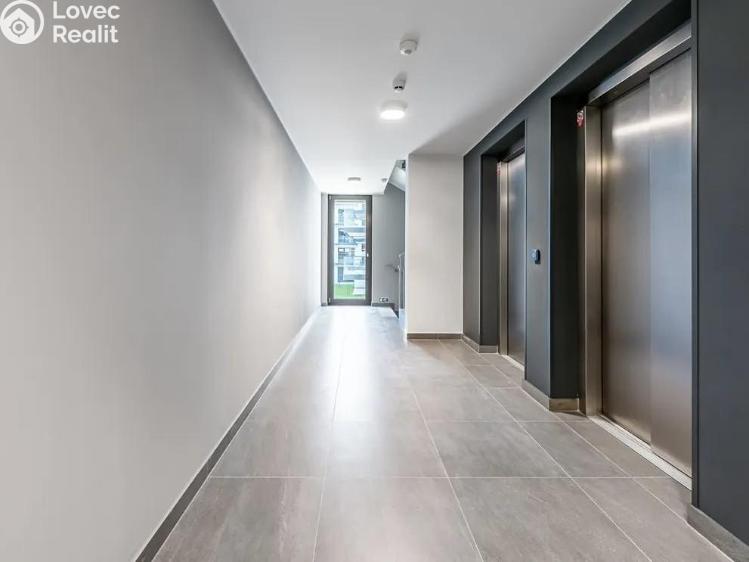 Pronájem bytu 1+KK Praha, Českomoravská č. 3