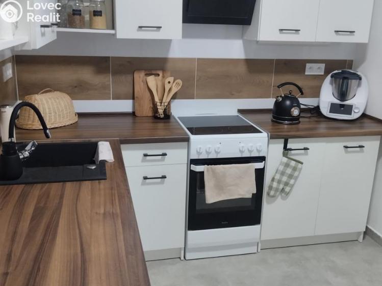 Pronájem bytu 2+1 Chomutov, Stavbařská č. 3