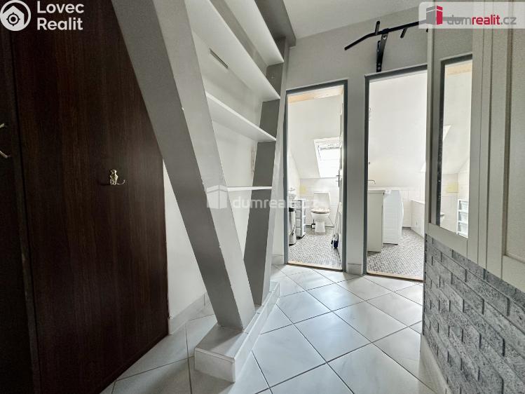 Pronájem bytu 2+1 Ostrov, Kollárova č. 4