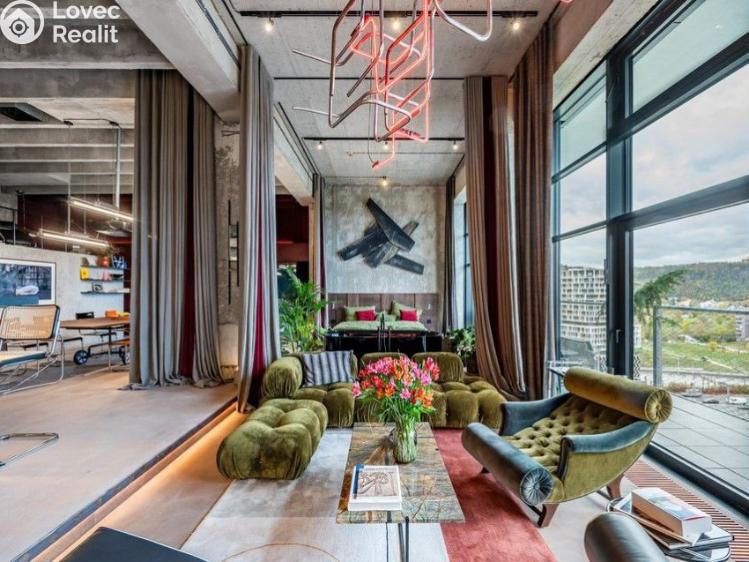 Sale atypical apartment Praha, Československého exilu č. 2