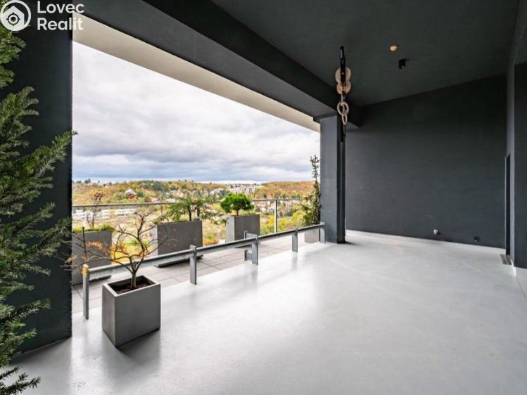 Sale atypical apartment Praha, Československého exilu č. 4